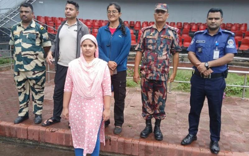 ভারতে প্রায় দুই বছরের সাজাভোগ শেষে দেশে ফিরলেন নড়াইলের রেশমা